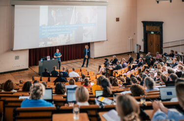 Keynote mit Präsentation zum Umgang mit Evaluationsergebnissen
