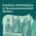 Vier Mitarbeitende jubeln gemeinsam vor einem Monitor – Symbol für ein positives Arbeitsklima und starken Teamzusammenhalt als Maßnahme zur Mitarbeiterbindung und zur Vermeidung von Kündigungsgründen.
