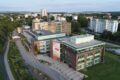 Luftaufnahme des Herzogin Elisabeth Hospital mit Haupteingang und umliegenden Gebäuden 